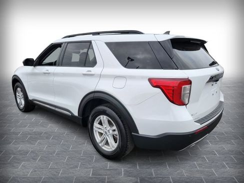 Used 2024 Ford Explorer XLT w/ Equipment Group 202A image 5