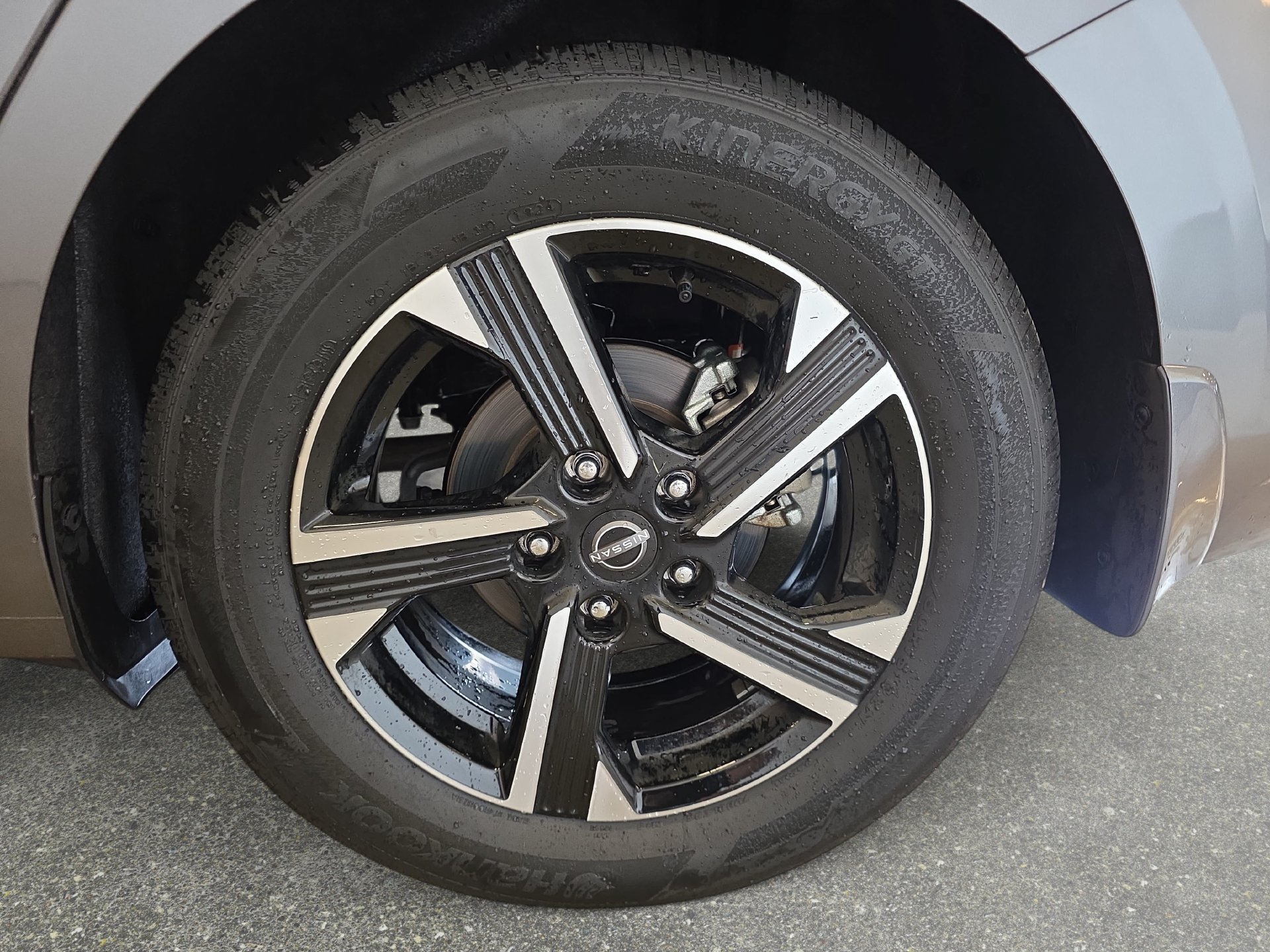 Used 2025 Nissan Sentra SV FWD image 16
