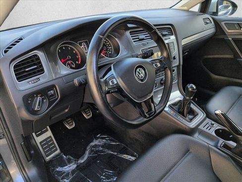 Used 2017 Volkswagen Golf S image 10