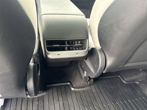 Used 2024 Tesla Model Y Long Range image 21