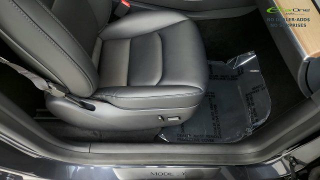 Used 2025 Tesla Model Y Long Range RWD image 35