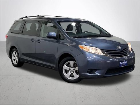 Used 2015 Toyota Sienna LE FWD image 7