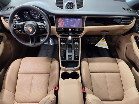 Certified 2026 Porsche Macan AWD/4WD image 13