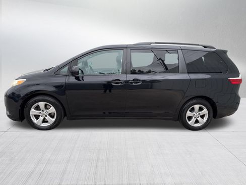 Used 2016 Toyota Sienna LE FWD image 4
