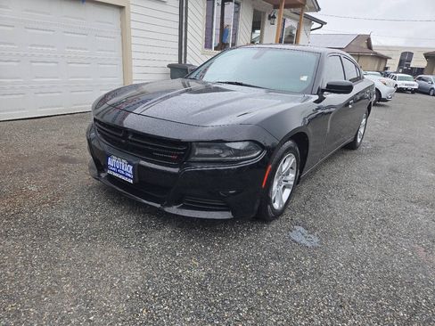 Used 2019 Dodge Charger SXT RWD image 1