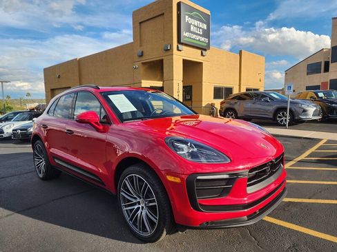 Used 2024 Porsche Macan w/ Premium Plus Package image 1