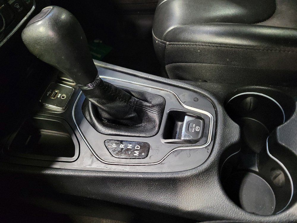 Used 2020 Jeep Cherokee Latitude Plus FWD image 26