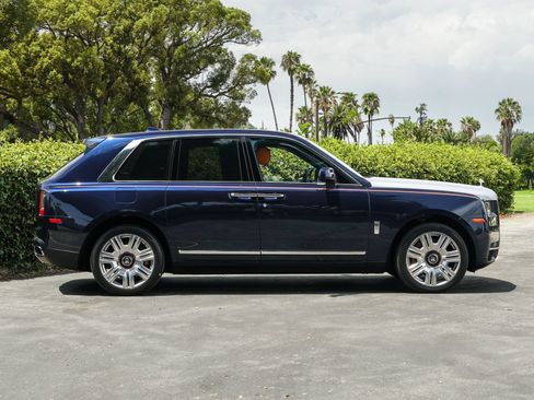 Certified 2022 Rolls-Royce Cullinan w/ Cullinan Package AWD/4WD image 8