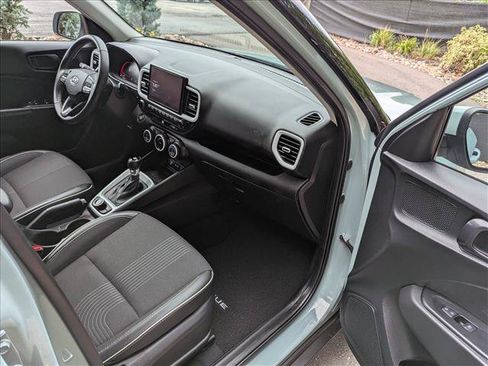 Certified 2025 Hyundai Venue Limited FWD image 11