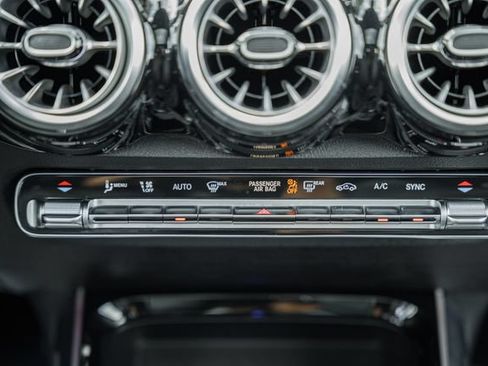 Certified 2023 Mercedes-Benz GLB 250 4MATIC image 22
