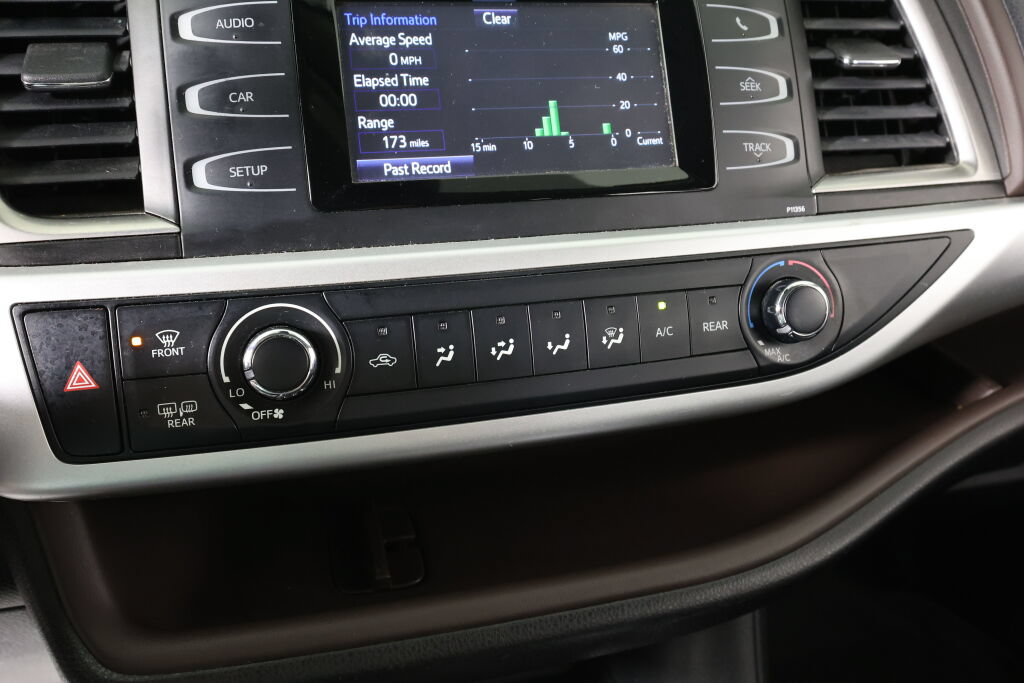 Used 2017 Toyota Highlander LE AWD/4WD image 35