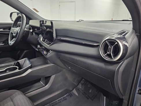 Used 2025 Chevrolet Equinox LT FWD image 11