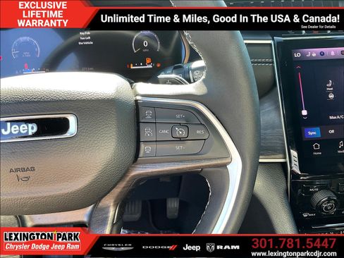 Used 2025 Jeep Grand Cherokee Limited AWD/4WD image 12