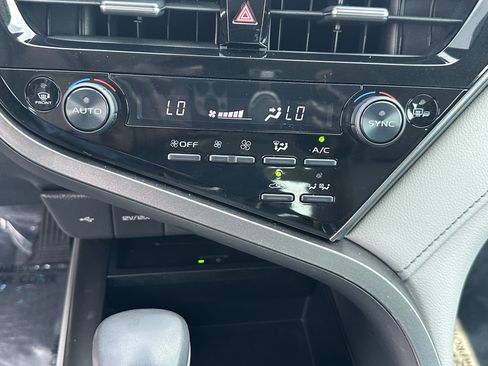 Used 2021 Toyota Camry XLE w/ Navigation Upgrade Package FWD image 29