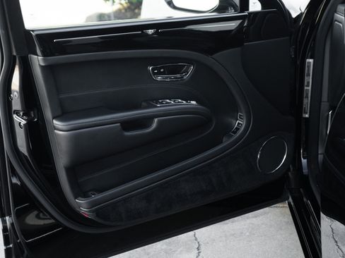 Used 2015 Bentley Mulsanne image 37