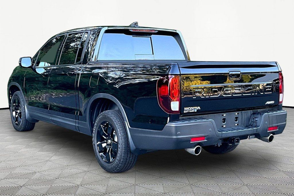 Used 2025 Honda Ridgeline Black Edition image 4