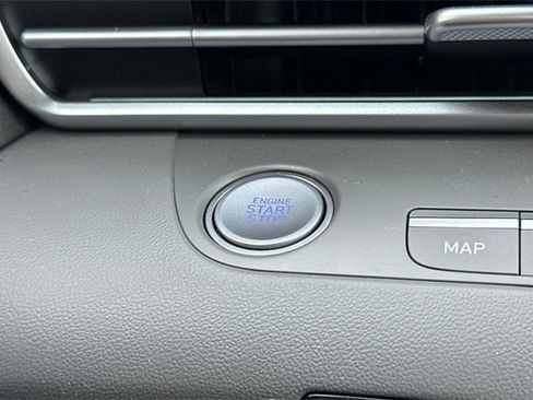 Used 2024 Hyundai Elantra SEL image 24