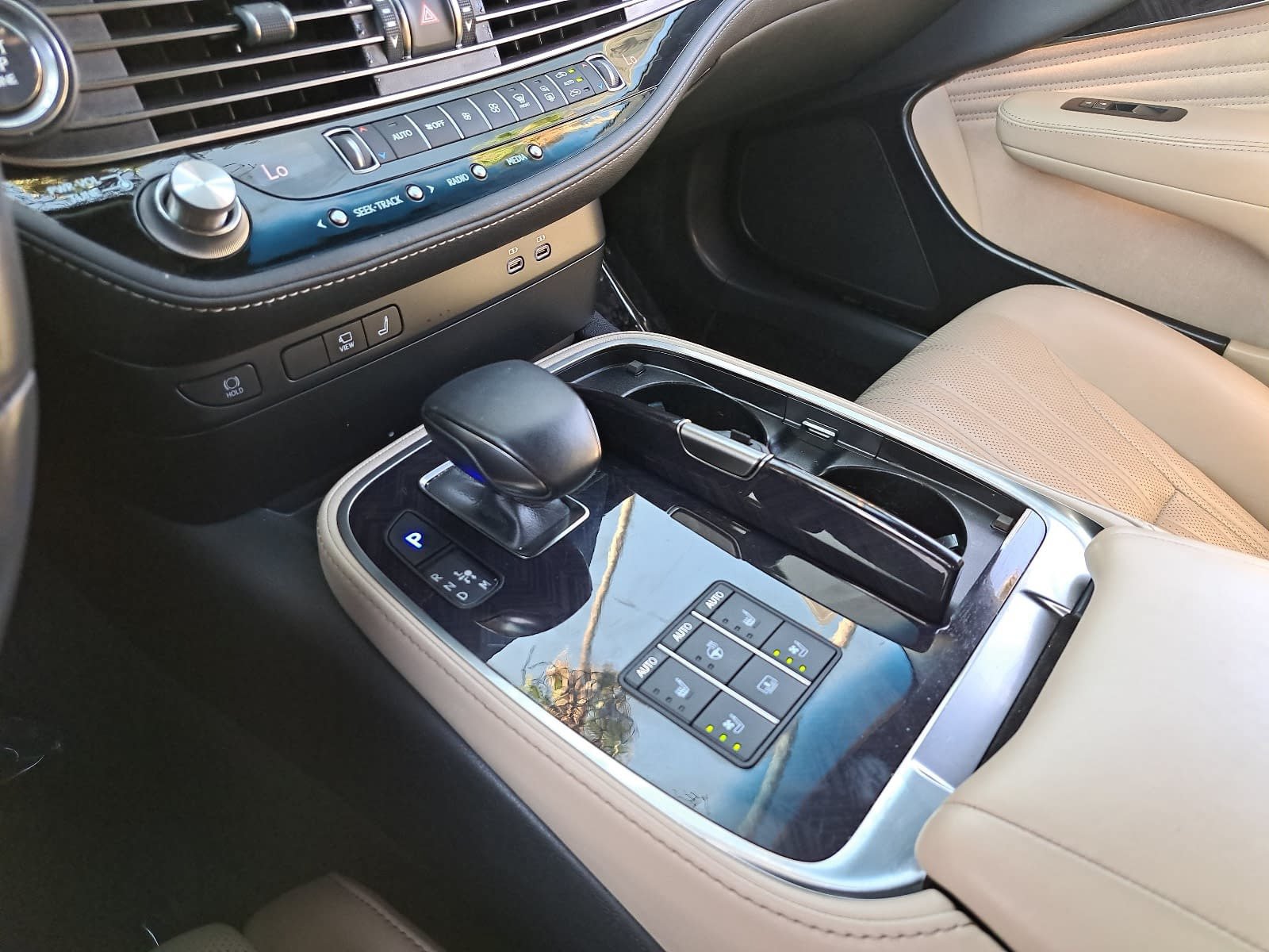 Used 2023 Lexus LS 500 w/ Interior Upgrade Package RWD image 28