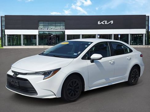 Used 2024 Toyota Corolla LE FWD image 2