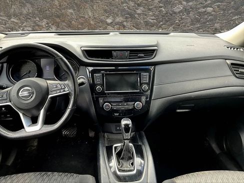 Used 2018 Nissan Rogue SV image 6