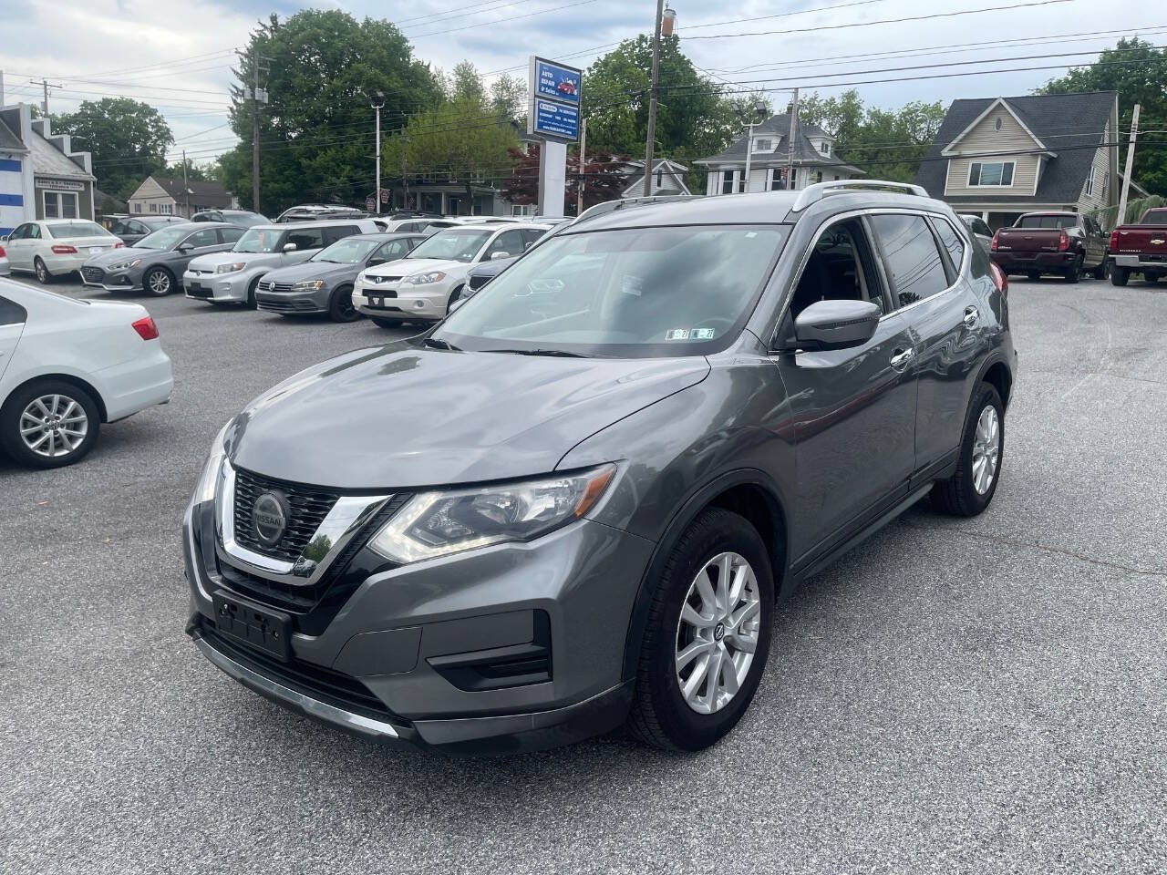 Used 2018 Nissan Rogue SV AWD/4WD image 2