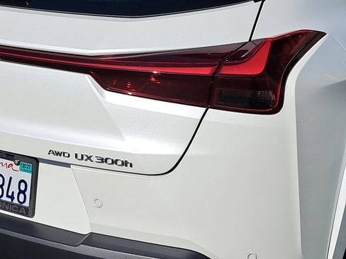 Used 2025 Lexus UX 300h AWD w/ Cold Area Package image 38