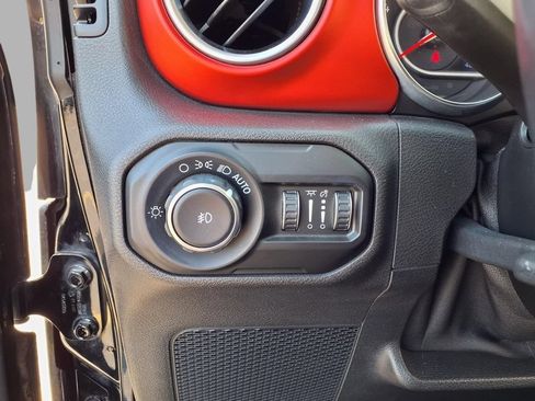 Used 2020 Jeep Wrangler Unlimited Rubicon AWD/4WD image 17