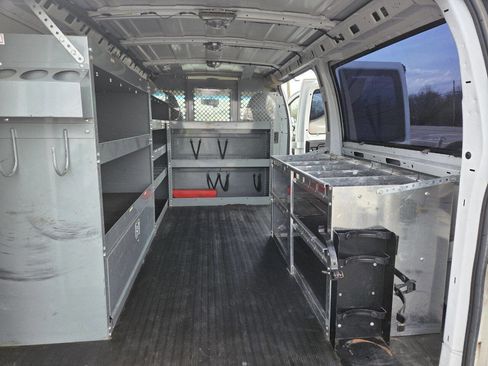 Used 2013 Chevrolet Express 2500 image 19