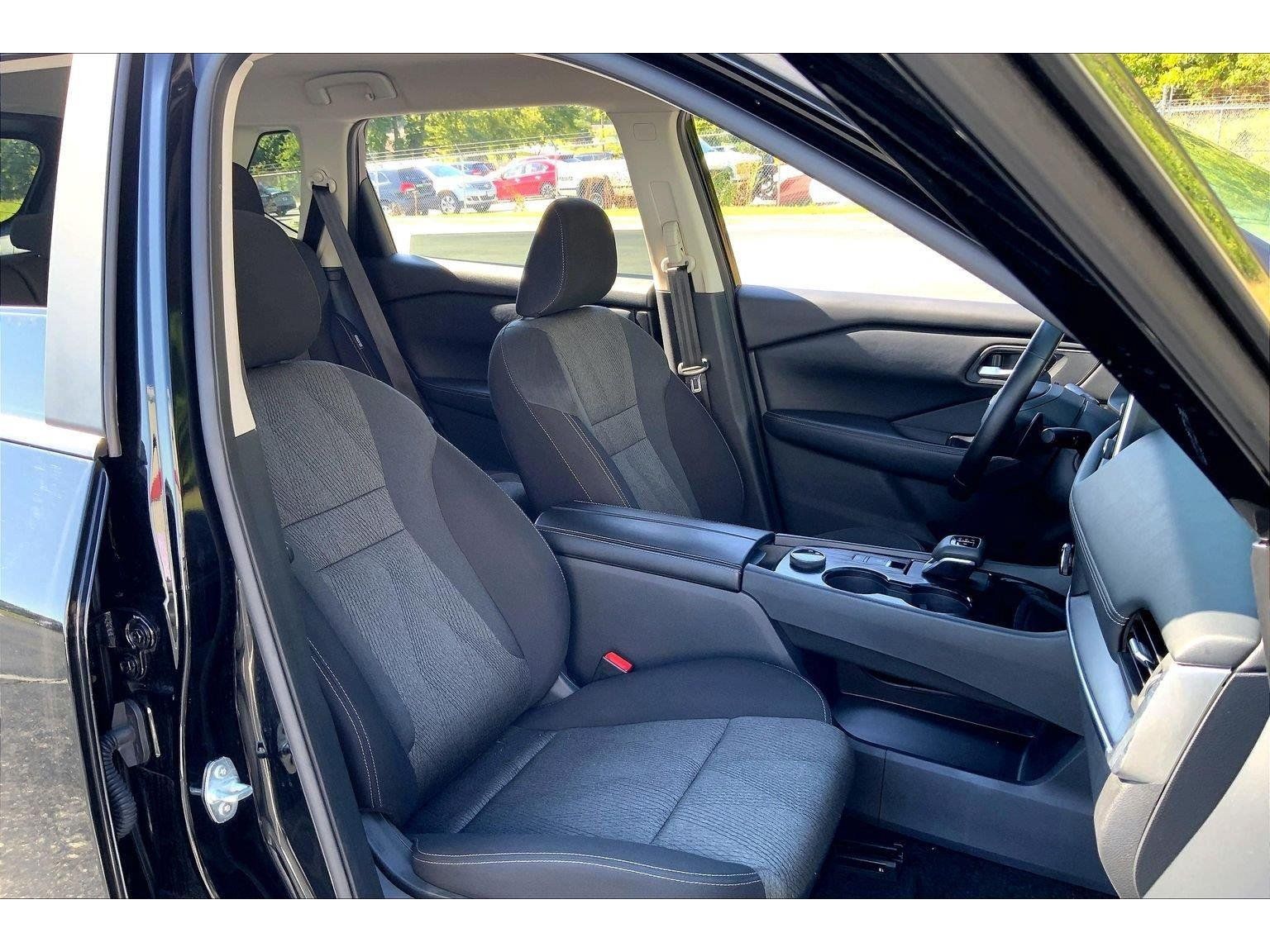 Used 2025 Nissan Rogue SV AWD/4WD image 7