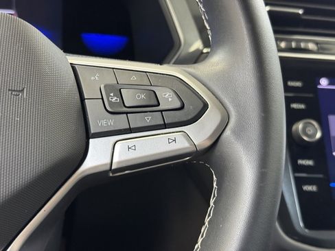 Used 2022 Volkswagen Tiguan SE image 35