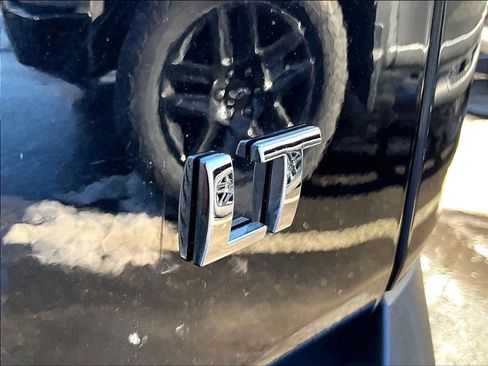 Used 2023 Chevrolet Traverse LT w/ Rear Camera Mirror Package image 29