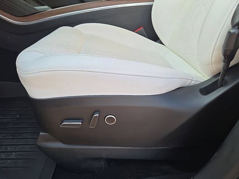 Used 2022 Tesla Model X AWD/4WD image 23