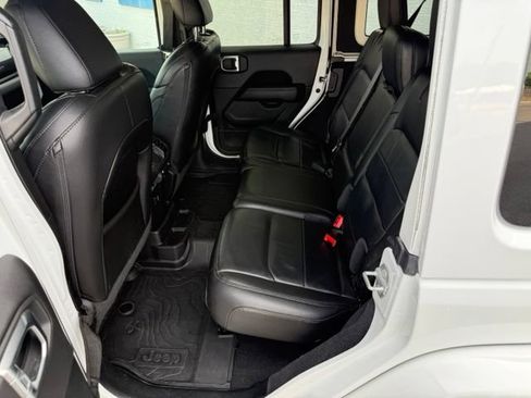 Used 2021 Jeep Wrangler Unlimited Sahara AWD/4WD image 13