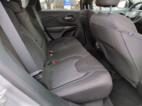 Used 2019 Jeep Cherokee Latitude w/ Popular Appearance Group image 30