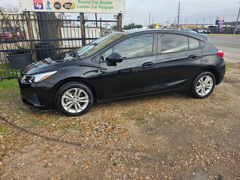 Used 2019 Chevrolet Cruze LS w/ LS Convenience Package FWD image 3
