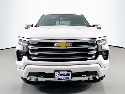 Used 2025 Chevrolet Silverado 1500 High Country w/ Technology Package image 2