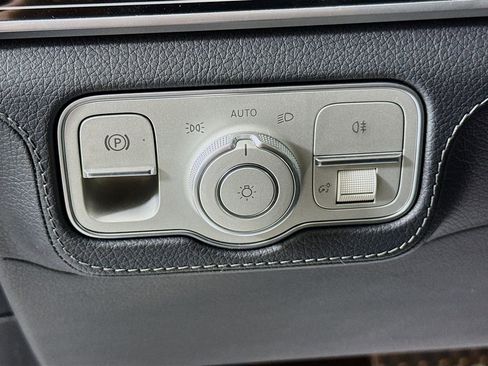 Used 2025 Mercedes-Benz GLS 580 4MATIC image 10