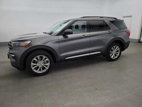 Used 2023 Ford Explorer XLT w/ Equipment Group 202A AWD/4WD image 2