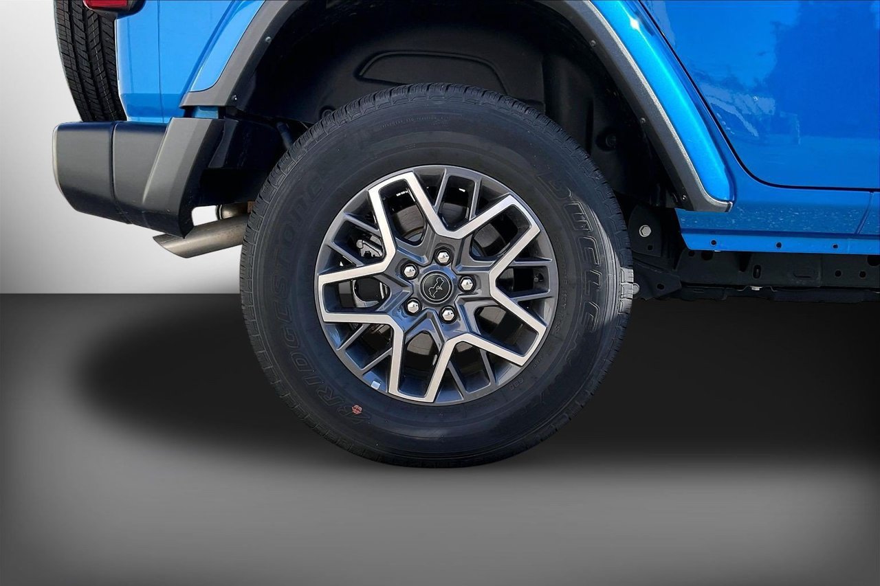 Certified 2025 Jeep Wrangler Unlimited Sahara AWD/4WD image 34