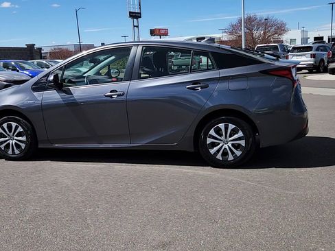 Used 2020 Toyota Prius LE AWD/4WD image 2