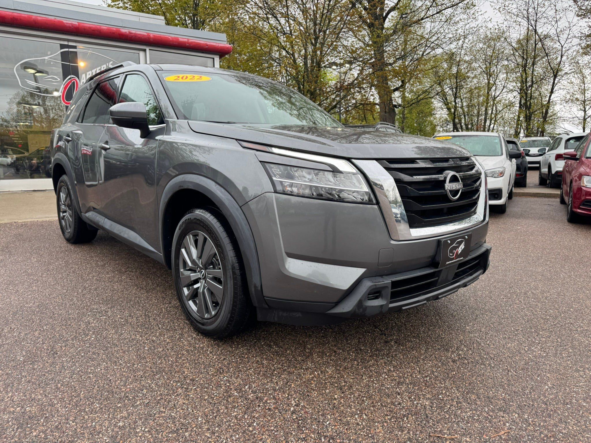Used 2022 Nissan Pathfinder SV AWD/4WD image 2