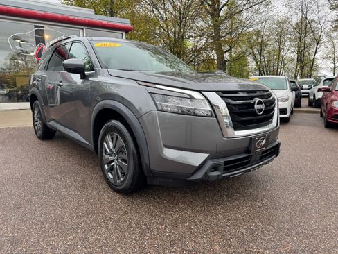 Used 2022 Nissan Pathfinder SV AWD/4WD image 2