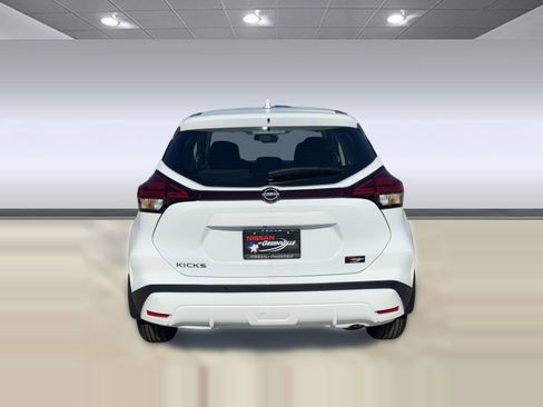 New 2025 Nissan Kicks Play S image 10