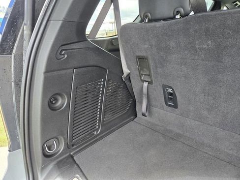 Used 2025 Chevrolet Tahoe Z71 AWD/4WD image 32