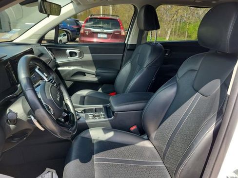 Used 2022 Kia Sorento EX w/ Panoramic Sunroof Package image 5