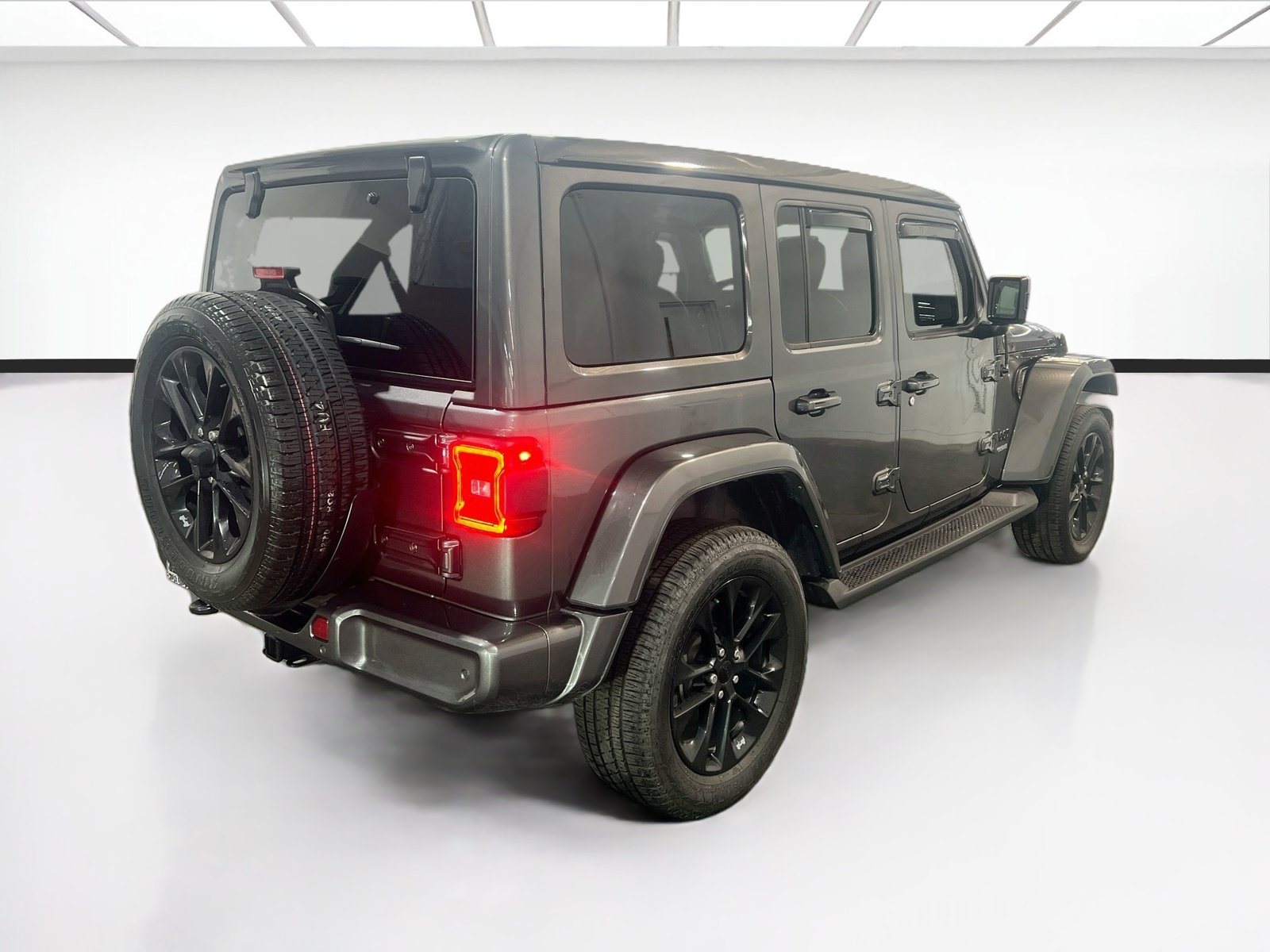 Used 2021 Jeep Wrangler Unlimited Sahara AWD/4WD image 4