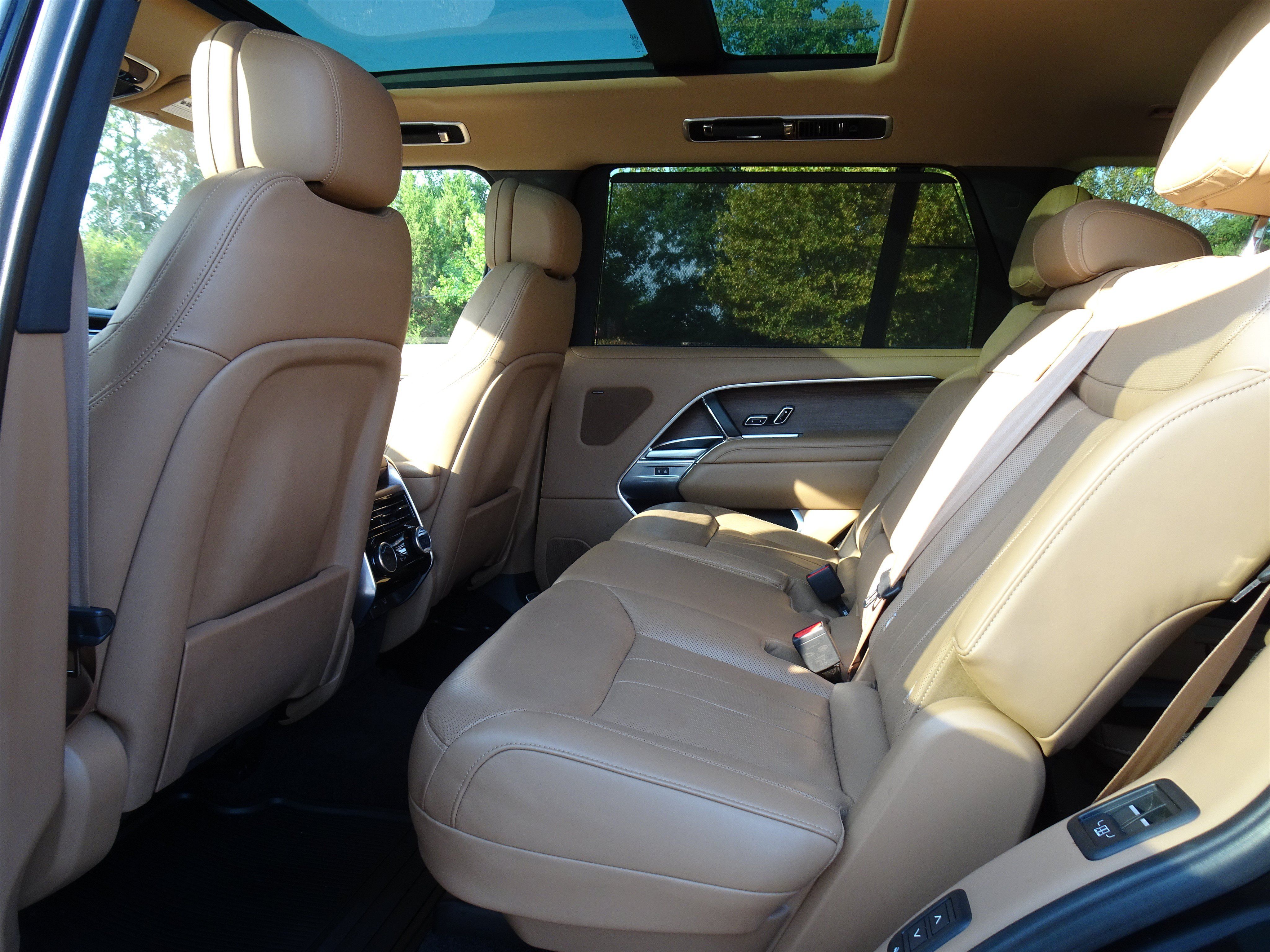 Certified 2023 Land Rover Range Rover Long Wheelbase SE AWD/4WD image 16