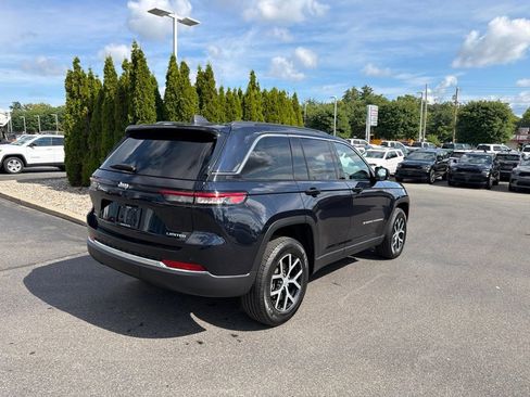 Used 2024 Jeep Grand Cherokee Limited AWD/4WD image 3