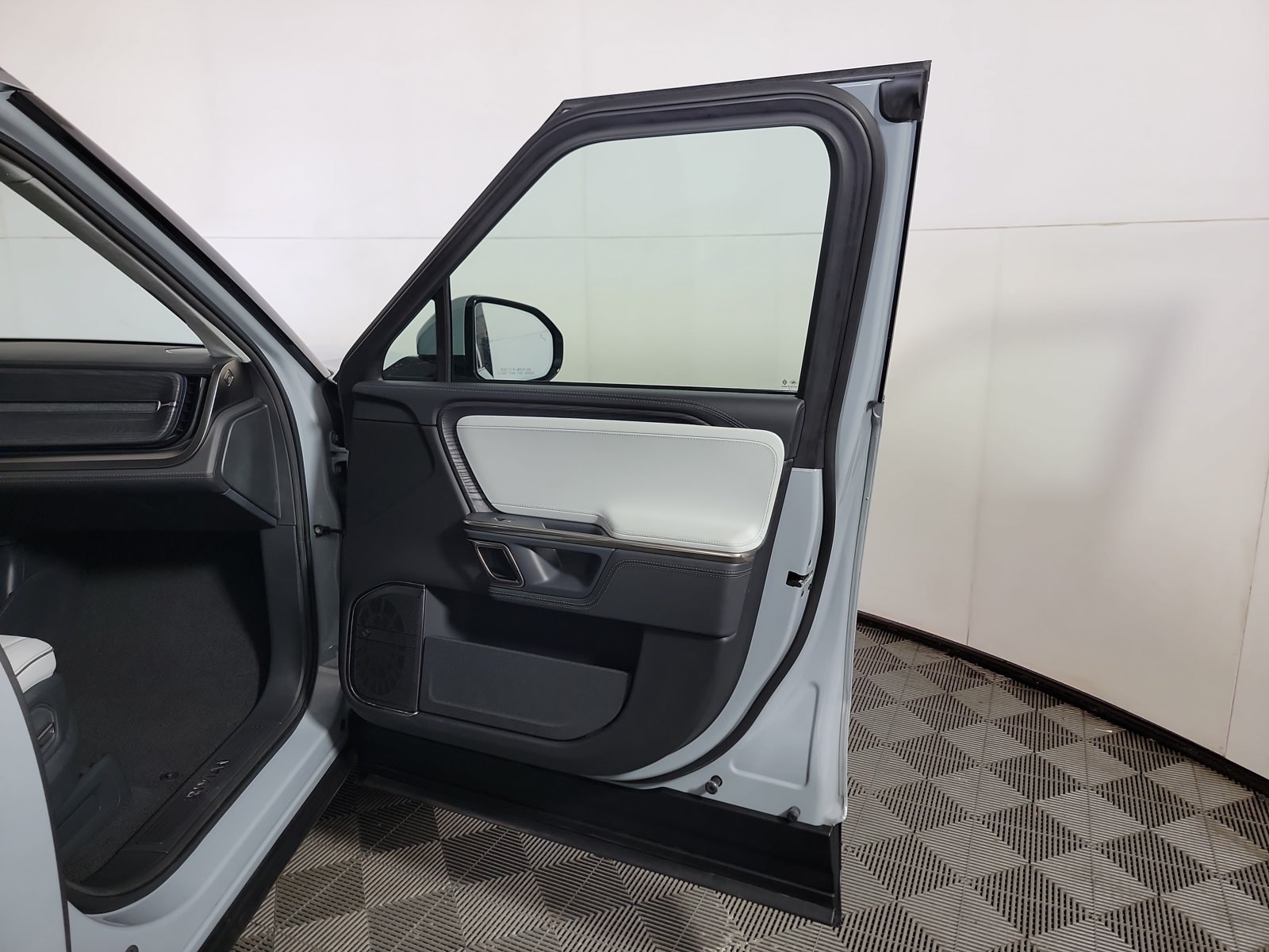 Used 2023 Rivian R1S Adventure Quad AWD/4WD image 18