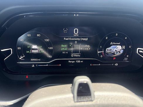 Used 2024 GMC Yukon Denali w/ Advanced Technology Package AWD/4WD image 4